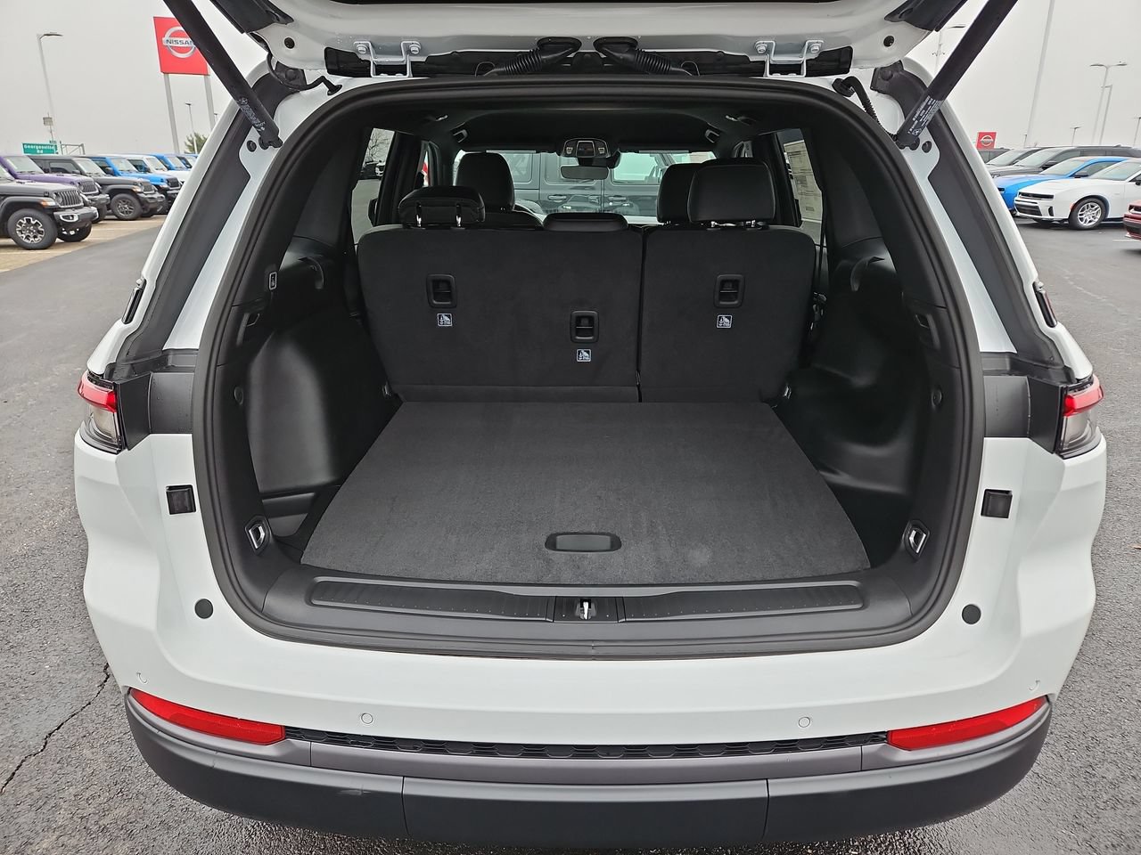 New 2026 Jeep Grand Cherokee Altitude AWD/4WD image 11