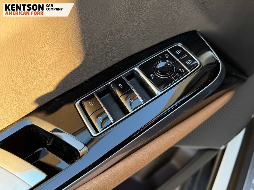 Used 2025 Cadillac Escalade Premium Luxury image 25