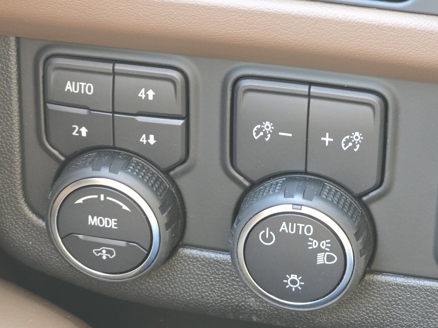 Used 2023 Chevrolet Tahoe High Country AWD/4WD image 15