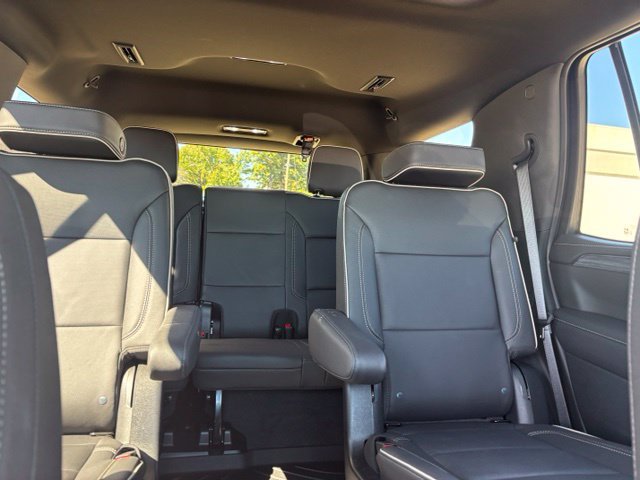 Used 2024 GMC Yukon SLT w/ SLT Premium Package AWD/4WD image 15