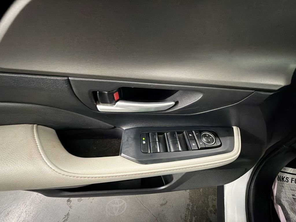 Used 2024 Toyota Grand Highlander AWD image 23