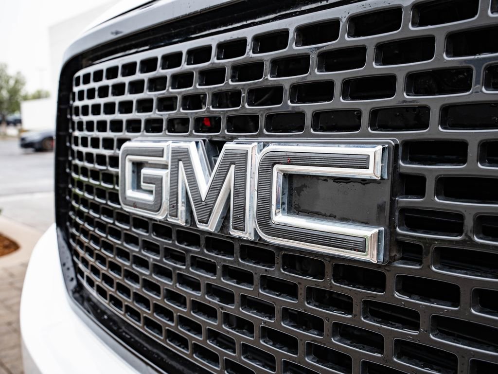 Used 2018 GMC Yukon SLT image 3