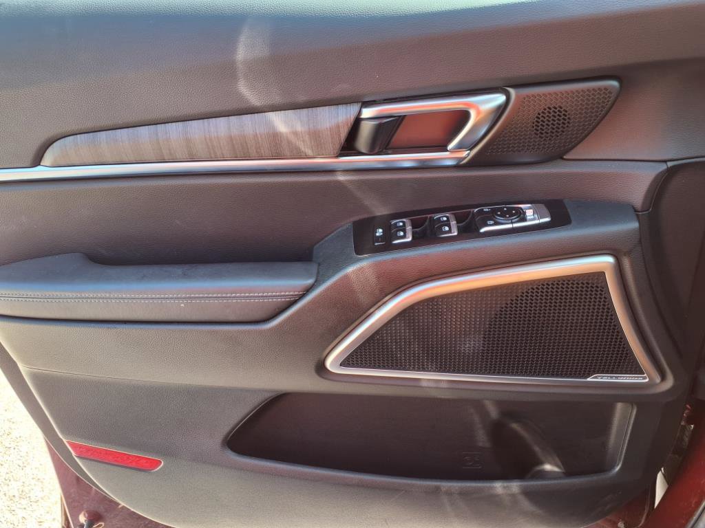 Used 2024 Kia Telluride EX w/ EX Captain's Chair Package image 23