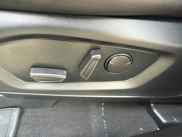 Used 2022 Ford Explorer XLT w/ Equipment Group 202A AWD/4WD image 22