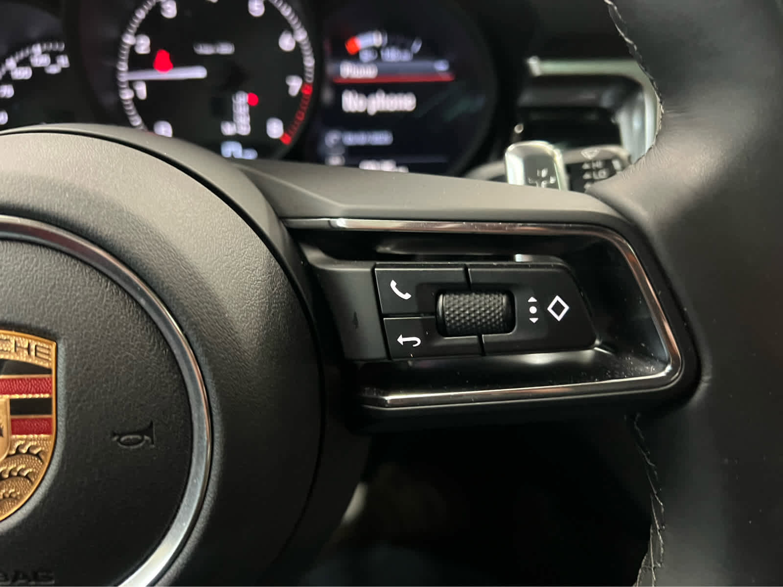 Used 2024 Porsche Macan image 13