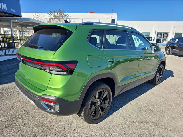New 2026 Volkswagen Taos SE image 3