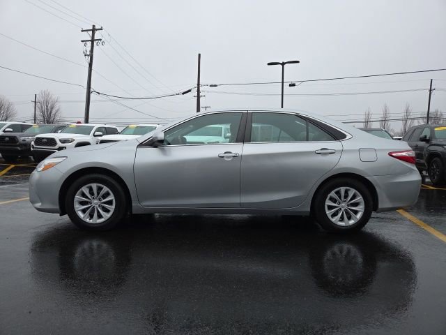 Used 2017 Toyota Camry LE image 4