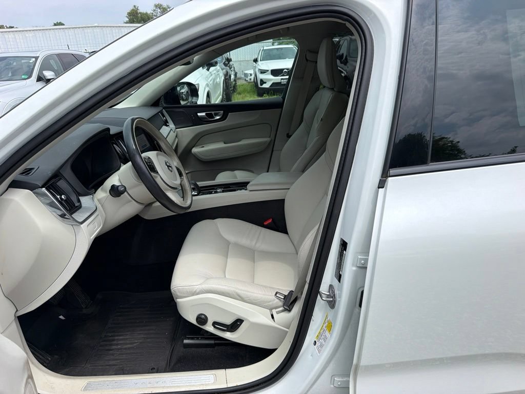 Used 2024 Volvo XC60 B5 Plus w/ Climate Package AWD/4WD image 7
