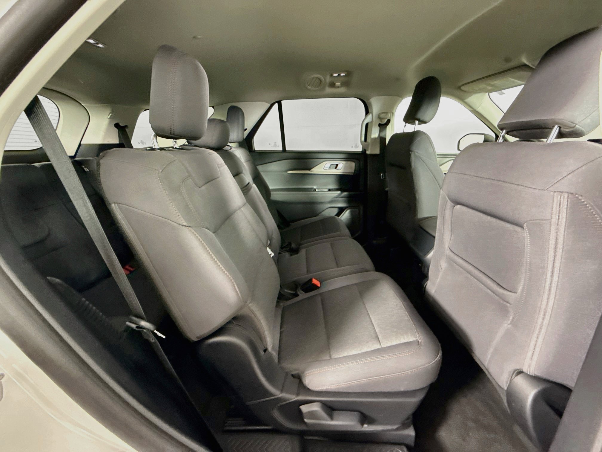 Used 2025 Ford Explorer Active AWD/4WD image 35
