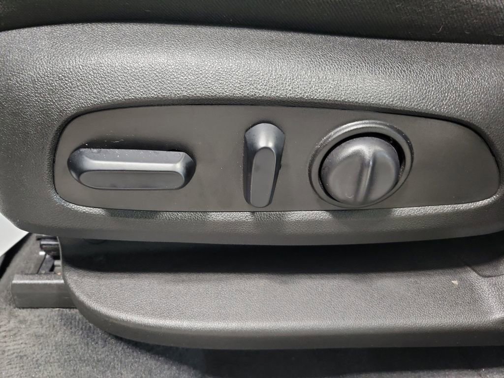 Used 2021 Chevrolet Traverse LT image 26