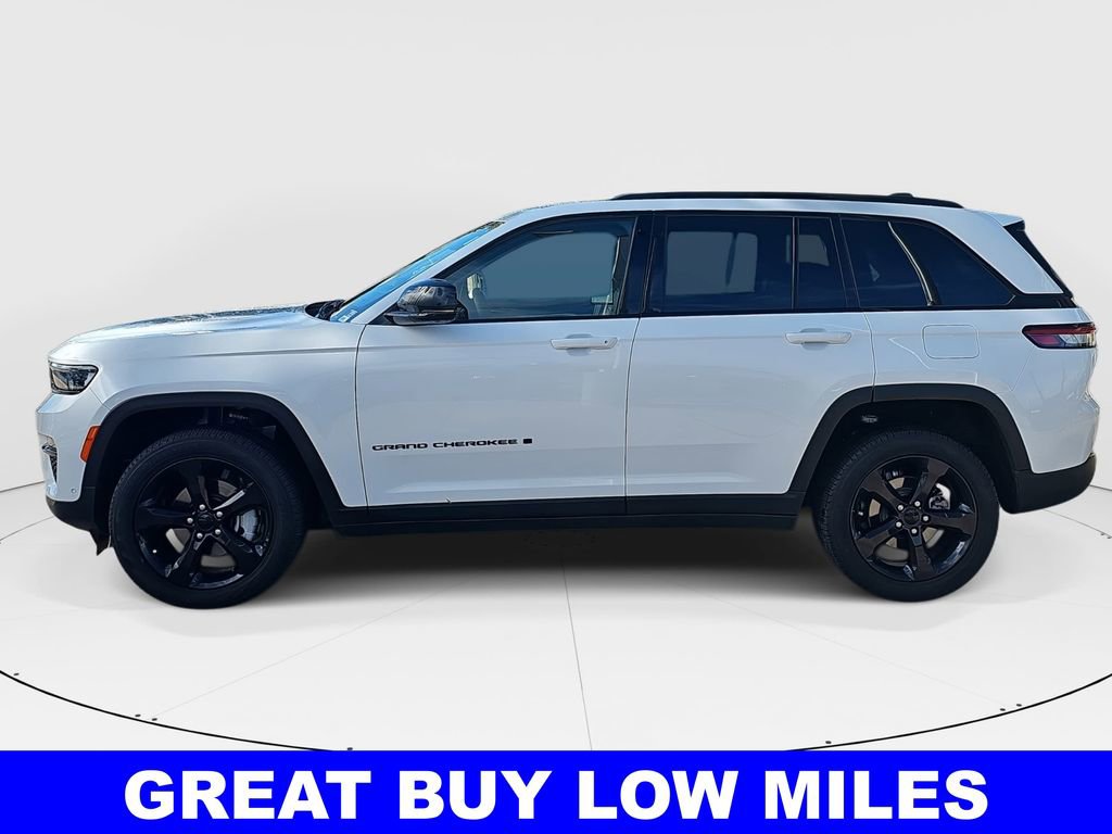 Used 2023 Jeep Grand Cherokee Limited w/ Luxury Tech Group II image 6