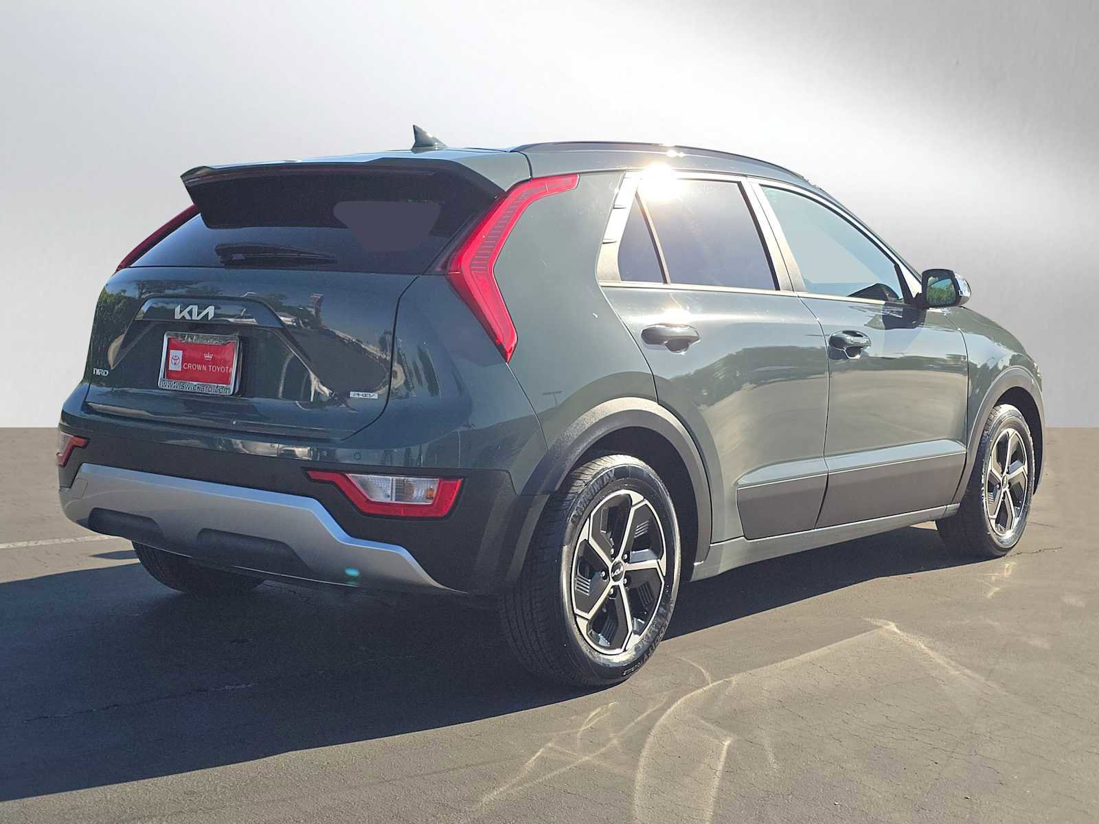 Used 2023 Kia Niro EX image 3