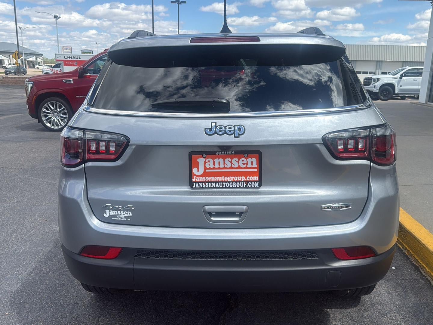 Used 2023 Jeep Compass Latitude AWD/4WD image 3