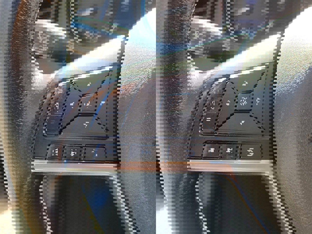 Used 2018 Nissan Rogue SL w/ Premium Package image 20