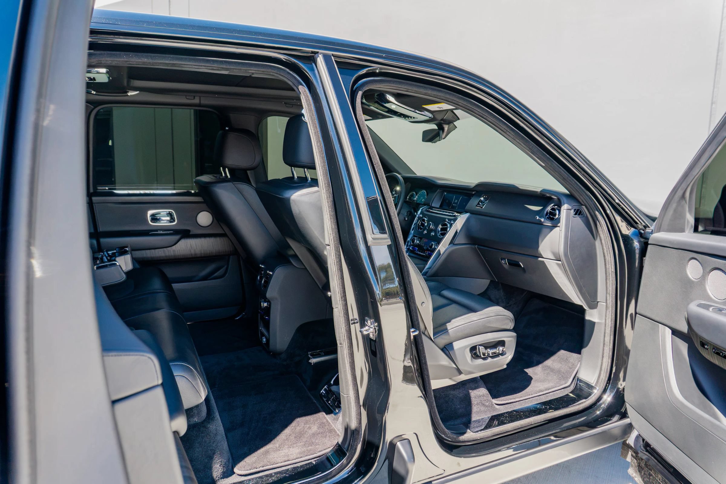 Used 2019 Rolls-Royce Cullinan AWD/4WD image 63