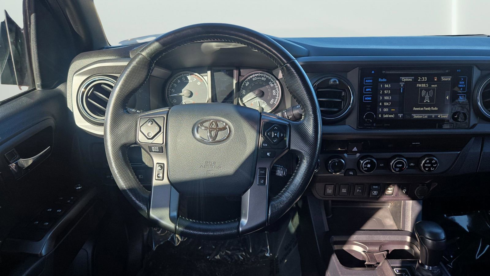 Used 2018 Toyota Tacoma TRD Off-Road w/ Technology Package image 22
