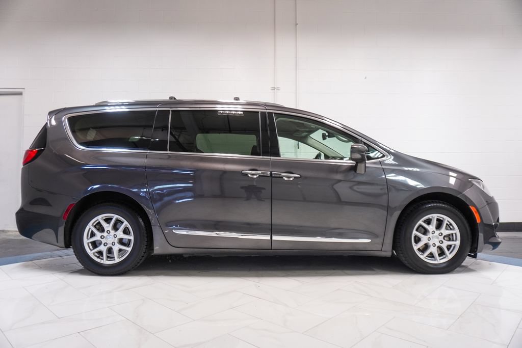 Used 2020 Chrysler Pacifica Touring-L FWD image 30