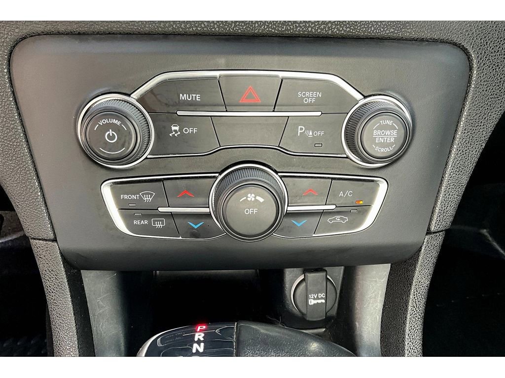 Used 2020 Dodge Charger SXT w/ Leather Interior Group RWD image 33