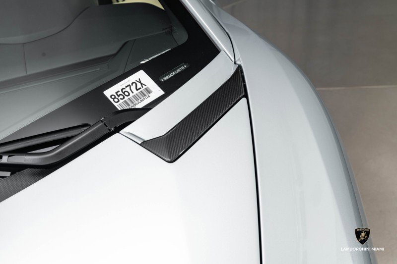 Used 2018 Lamborghini Aventador S image 6