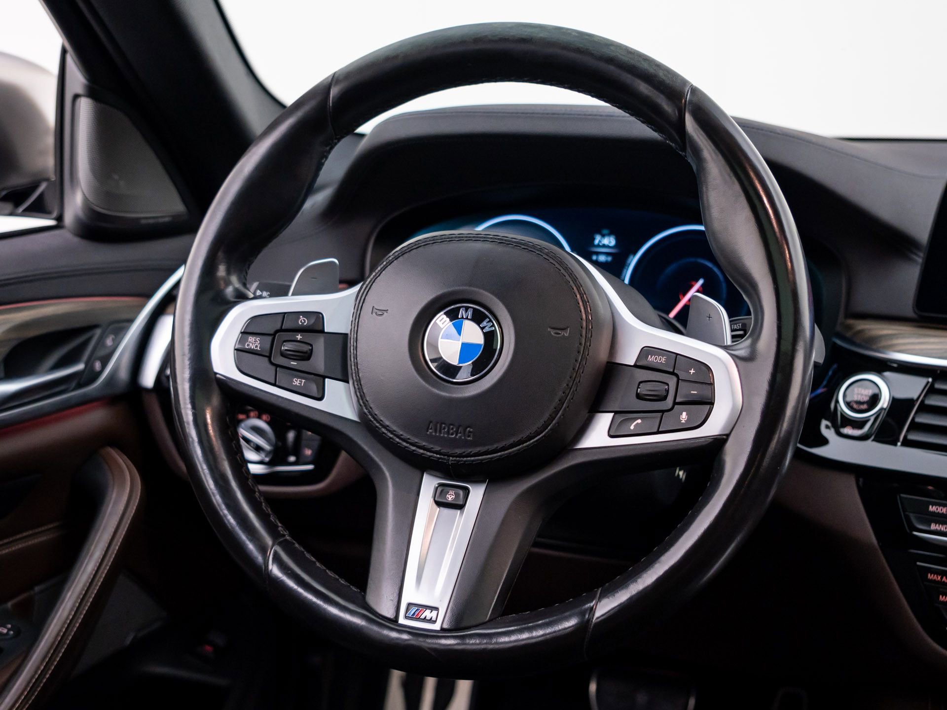 Used 2019 BMW M550i xDrive image 12