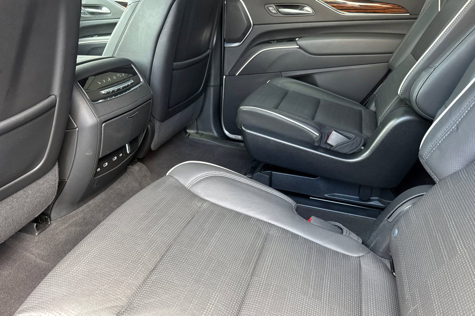 Used 2023 Cadillac Escalade Premium Luxury w/ LPO, Floor Liner Package AWD/4WD image 12