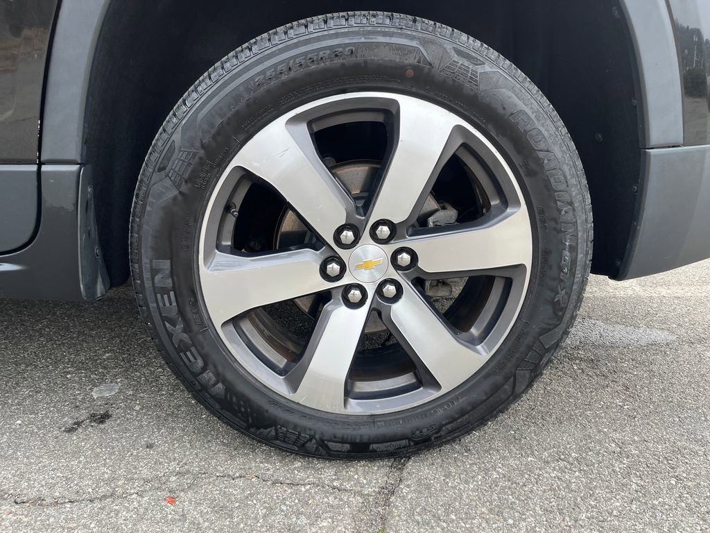 Used 2018 Chevrolet Traverse LT w/ LPO, 'HIT The Road' Package image 9