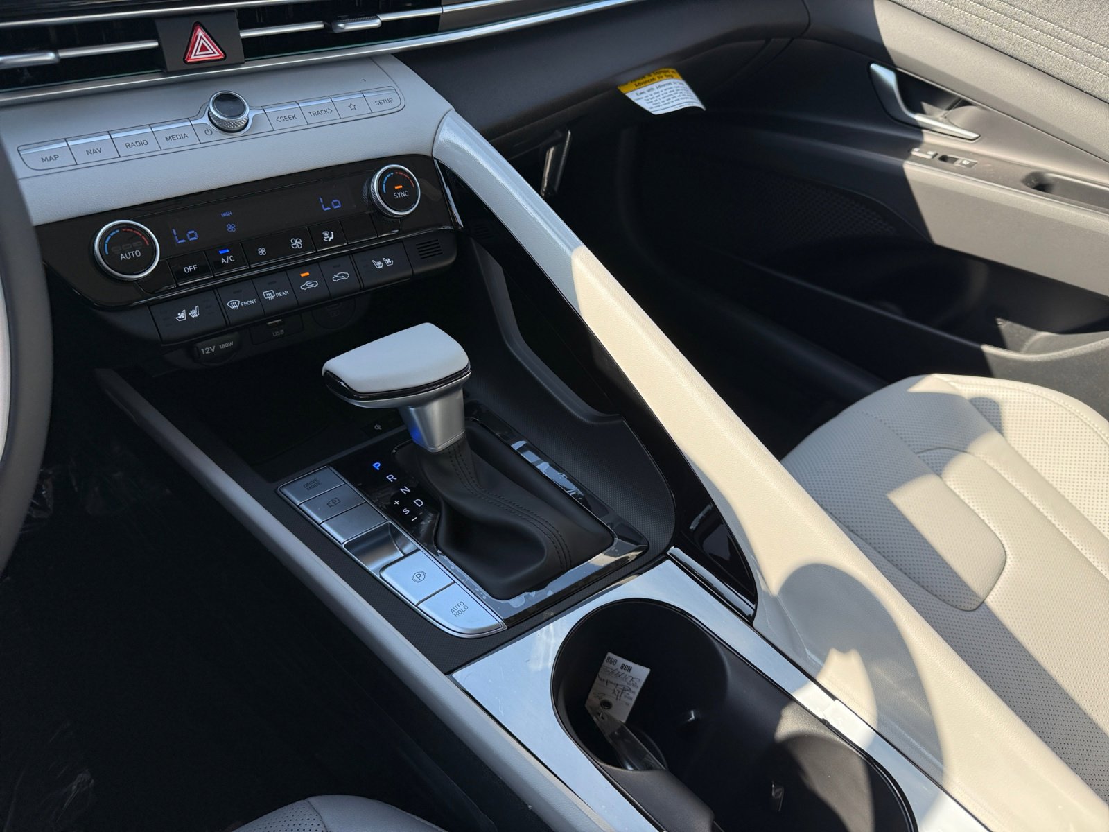 New 2025 Hyundai Elantra Limited image 13