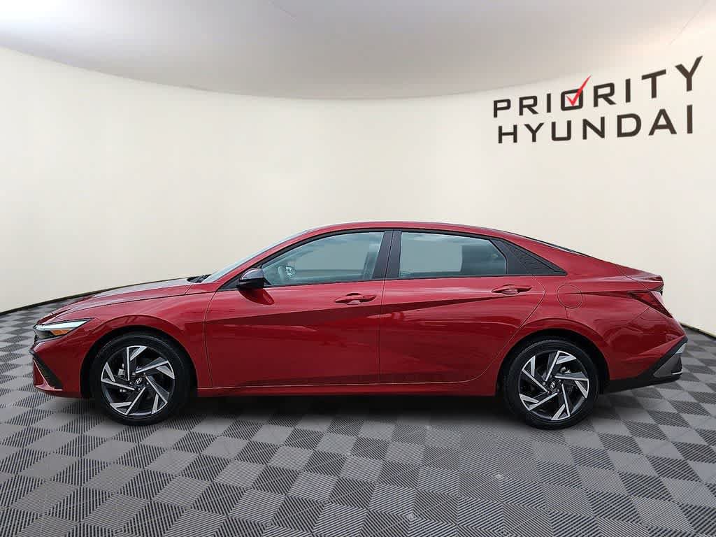 Certified 2025 Hyundai Elantra Sport FWD image 7