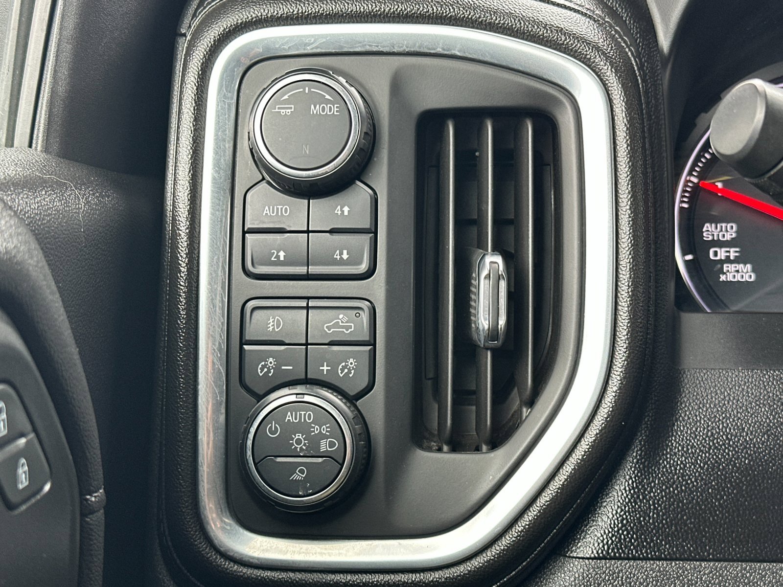 Used 2020 Chevrolet Silverado 1500 RST image 31