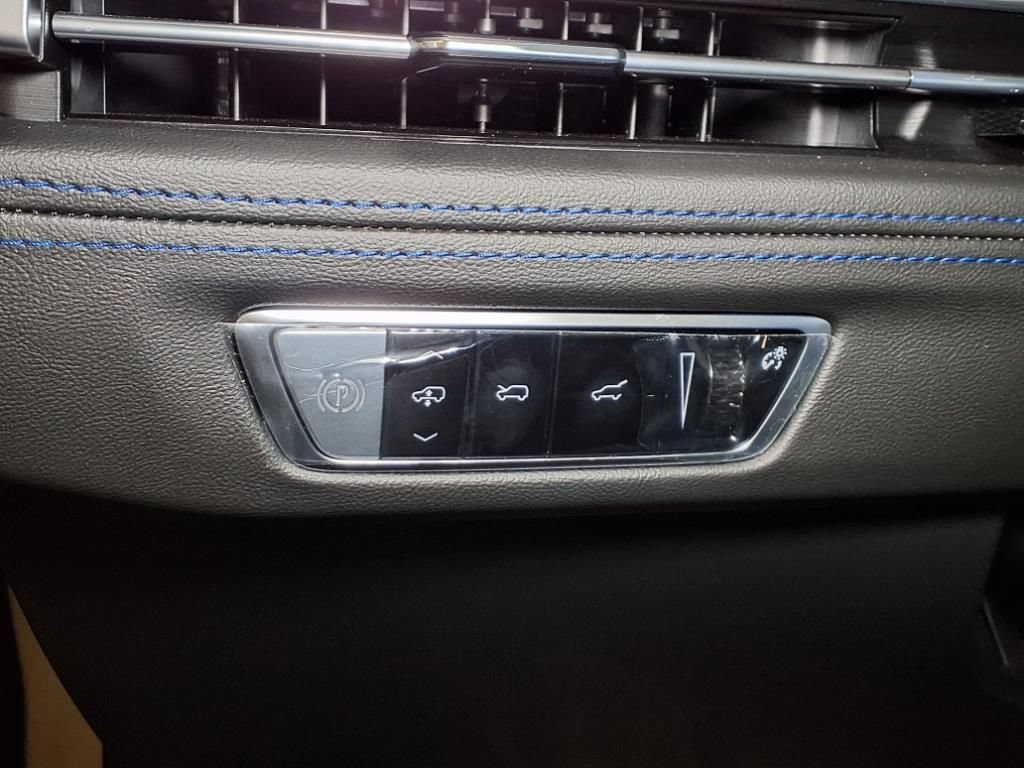 New 2026 Cadillac Escalade IQL Luxury AWD/4WD image 16