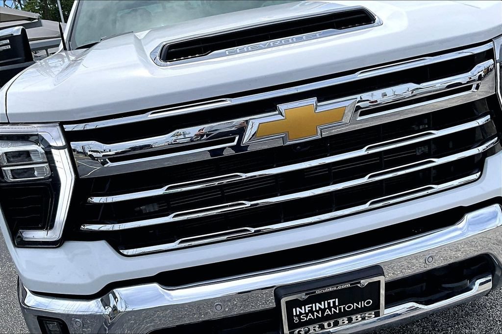 Used 2025 Chevrolet Silverado 2500 LTZ w/ LTZ Convenience Package AWD/4WD image 39
