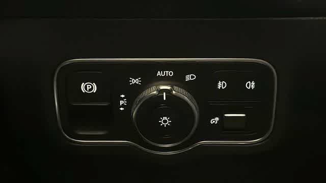 Used 2022 Mercedes-Benz GLB 250 4MATIC image 16