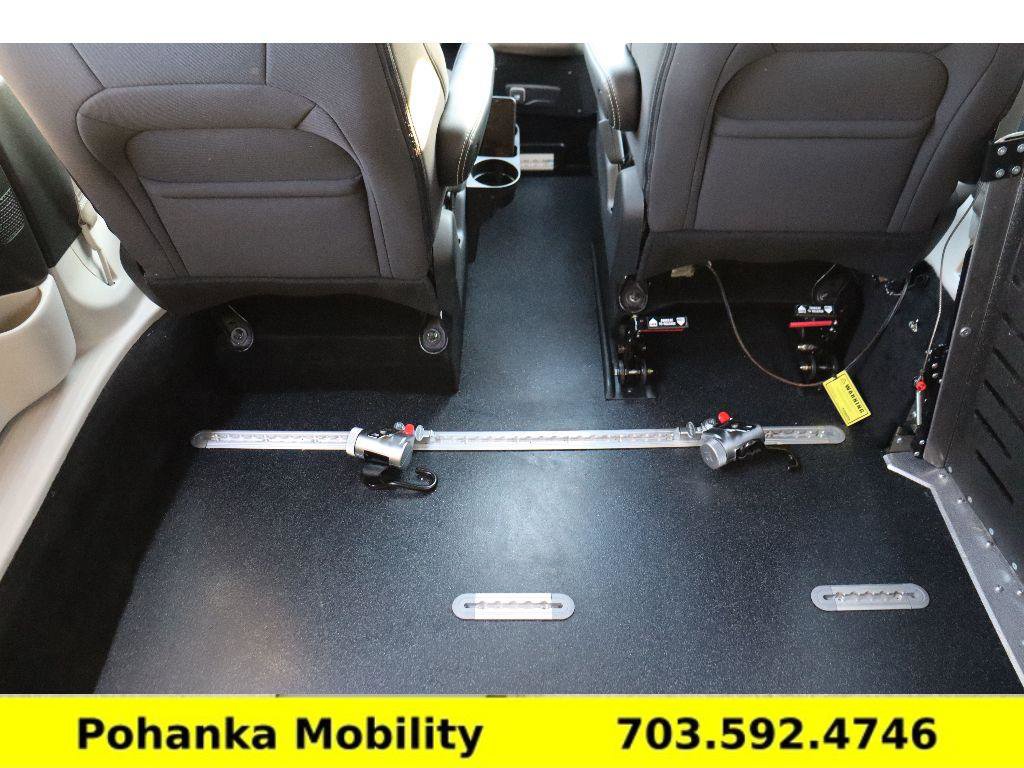 Used 2024 Chrysler Voyager LX image 27