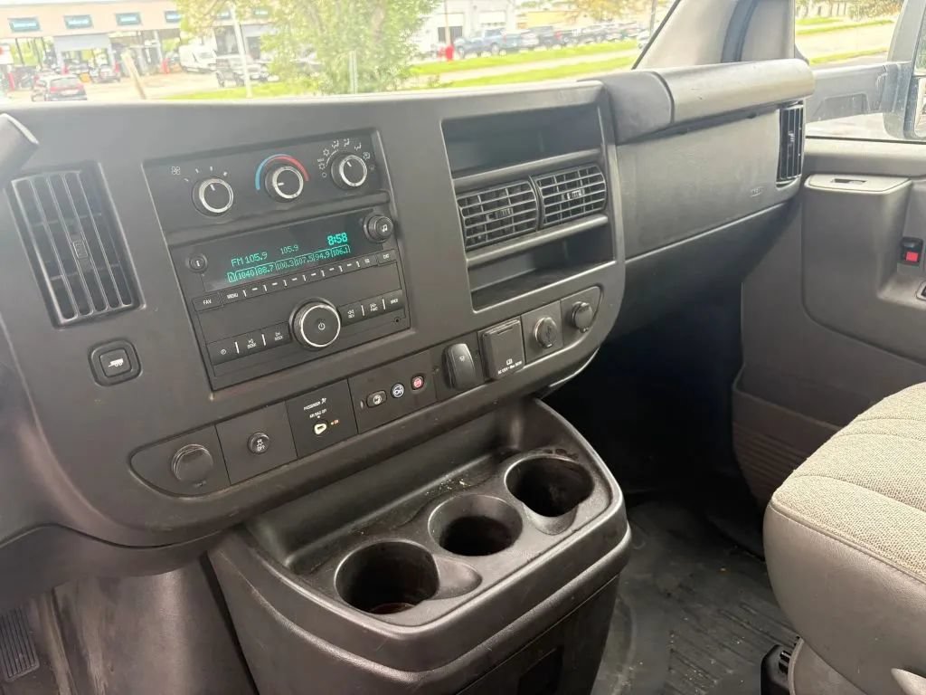 Used 2022 Chevrolet Express 4500 w/ Power Convenience Package RWD image 13