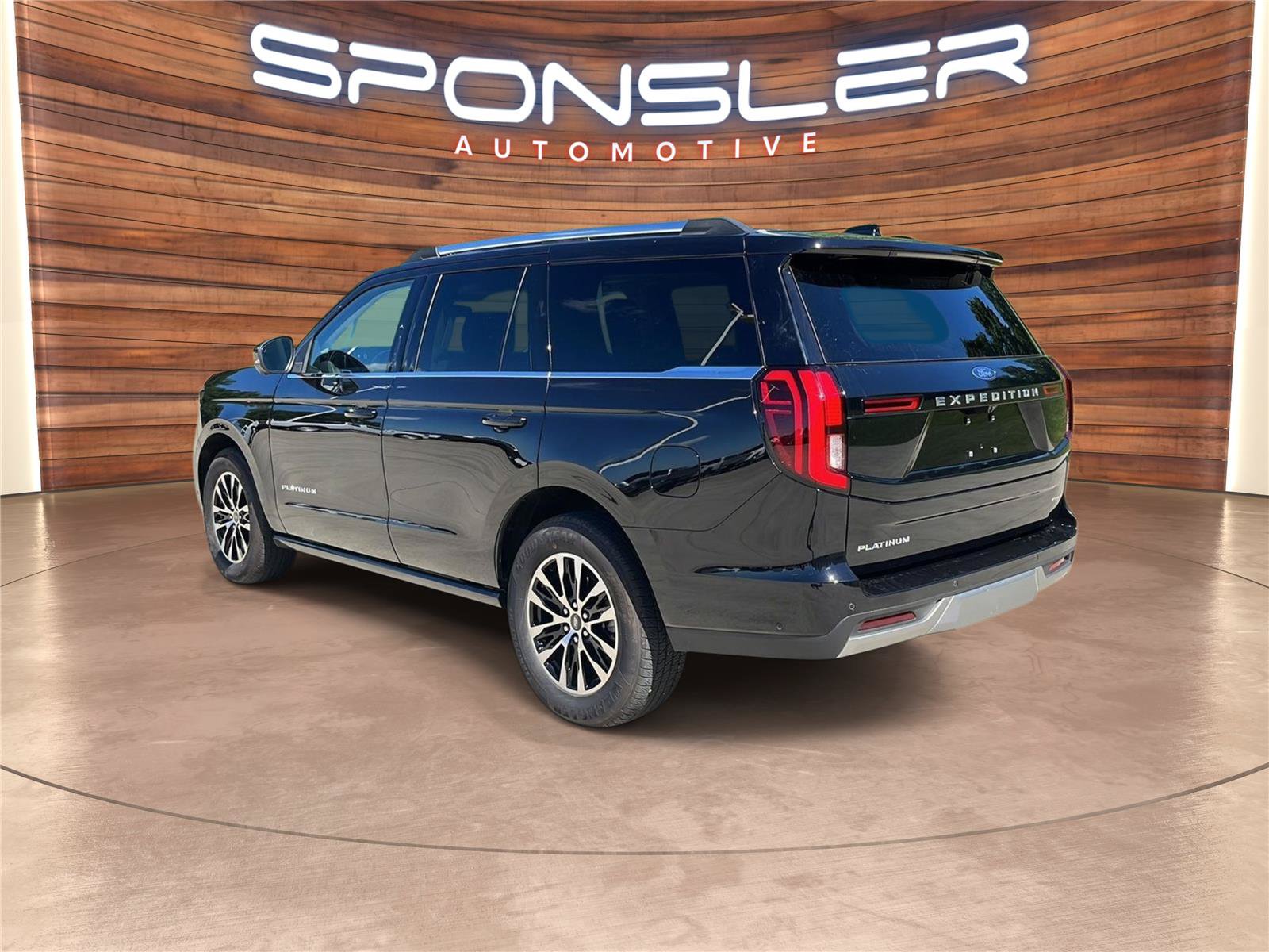 Used 2025 Ford Expedition Platinum AWD/4WD image 3