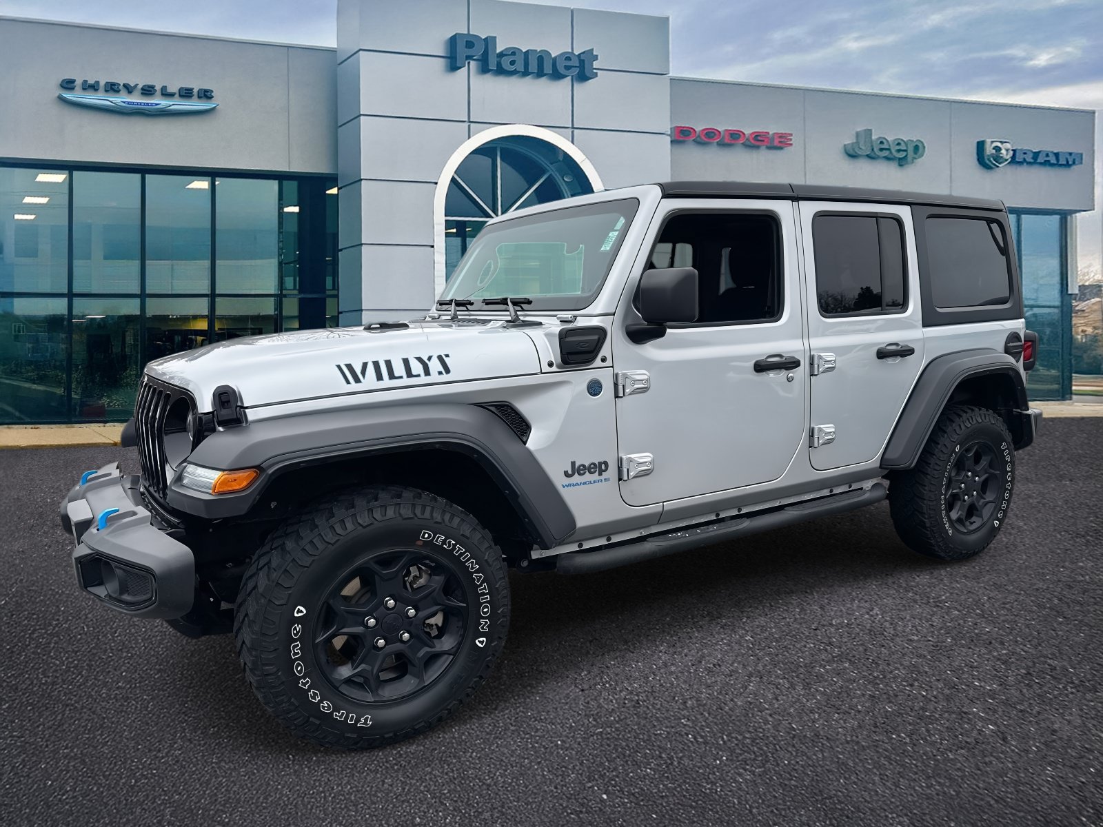 Used 2023 Jeep Wrangler Unlimited w/ Cold Weather Group AWD/4WD image 4