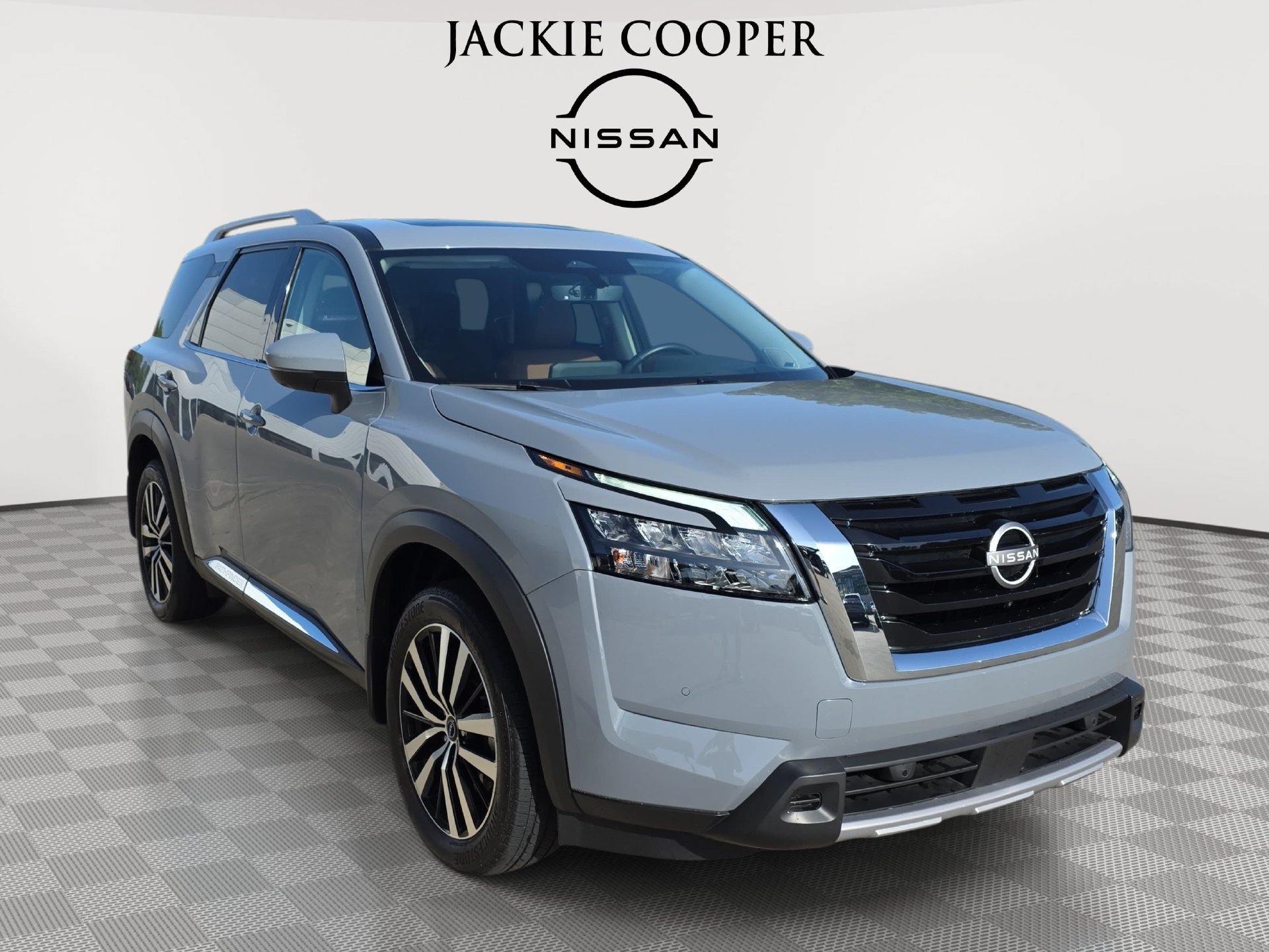 Used 2025 Nissan Pathfinder Platinum w/ Cargo Package FWD image 3