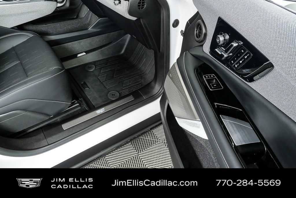 Certified 2025 Cadillac Optiq Luxury 2 w/ LPO, Floor Liner Package AWD/4WD image 24