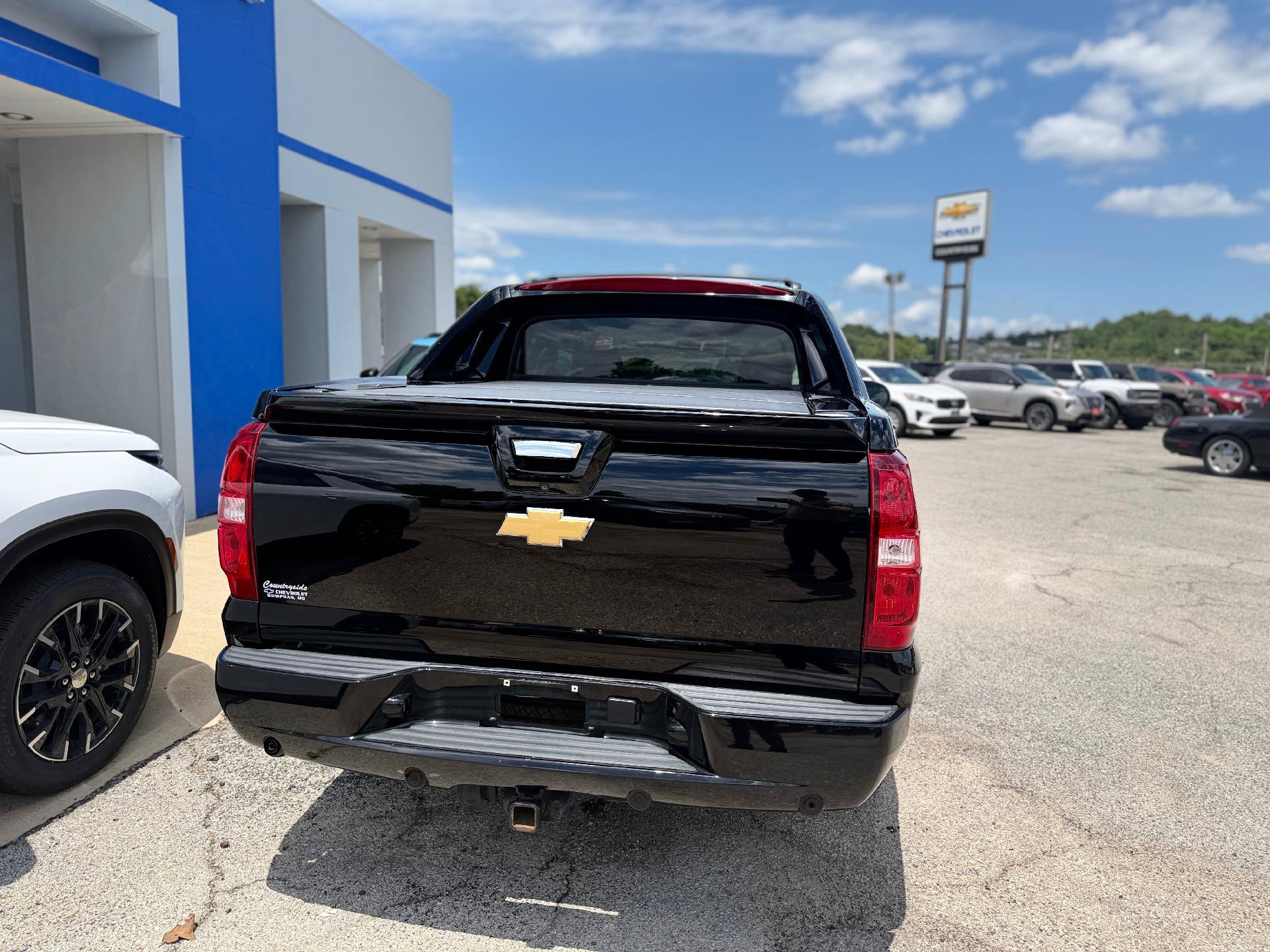 Used 2013 Chevrolet Avalanche LTZ AWD/4WD image 4