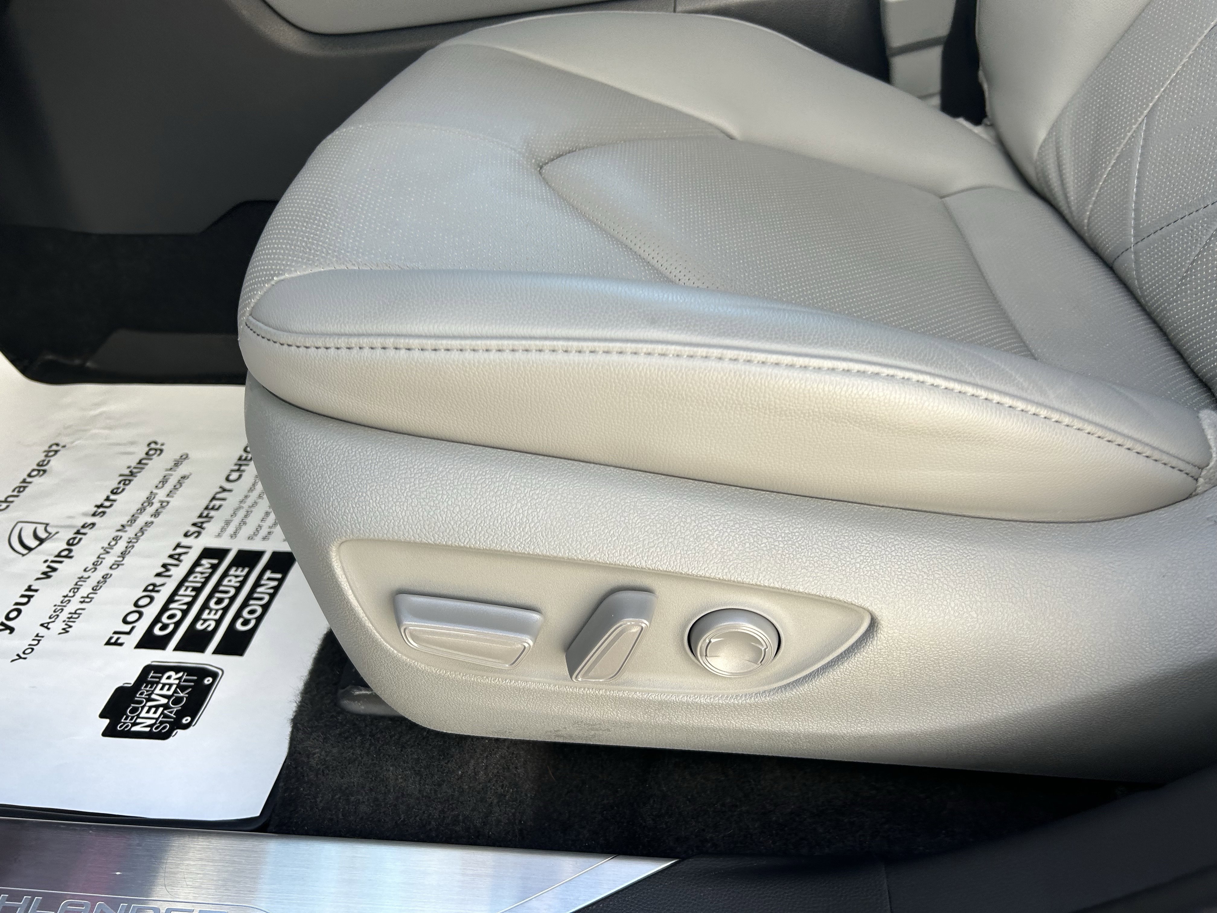 Used 2024 Toyota Highlander Platinum image 24