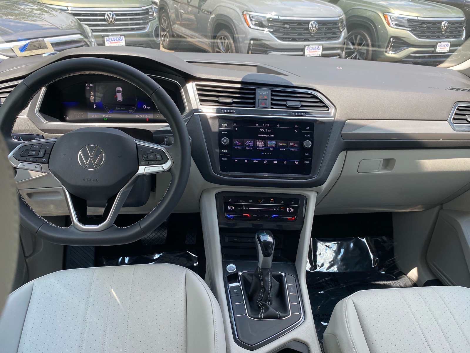 Certified 2023 Volkswagen Tiguan SE FWD image 11