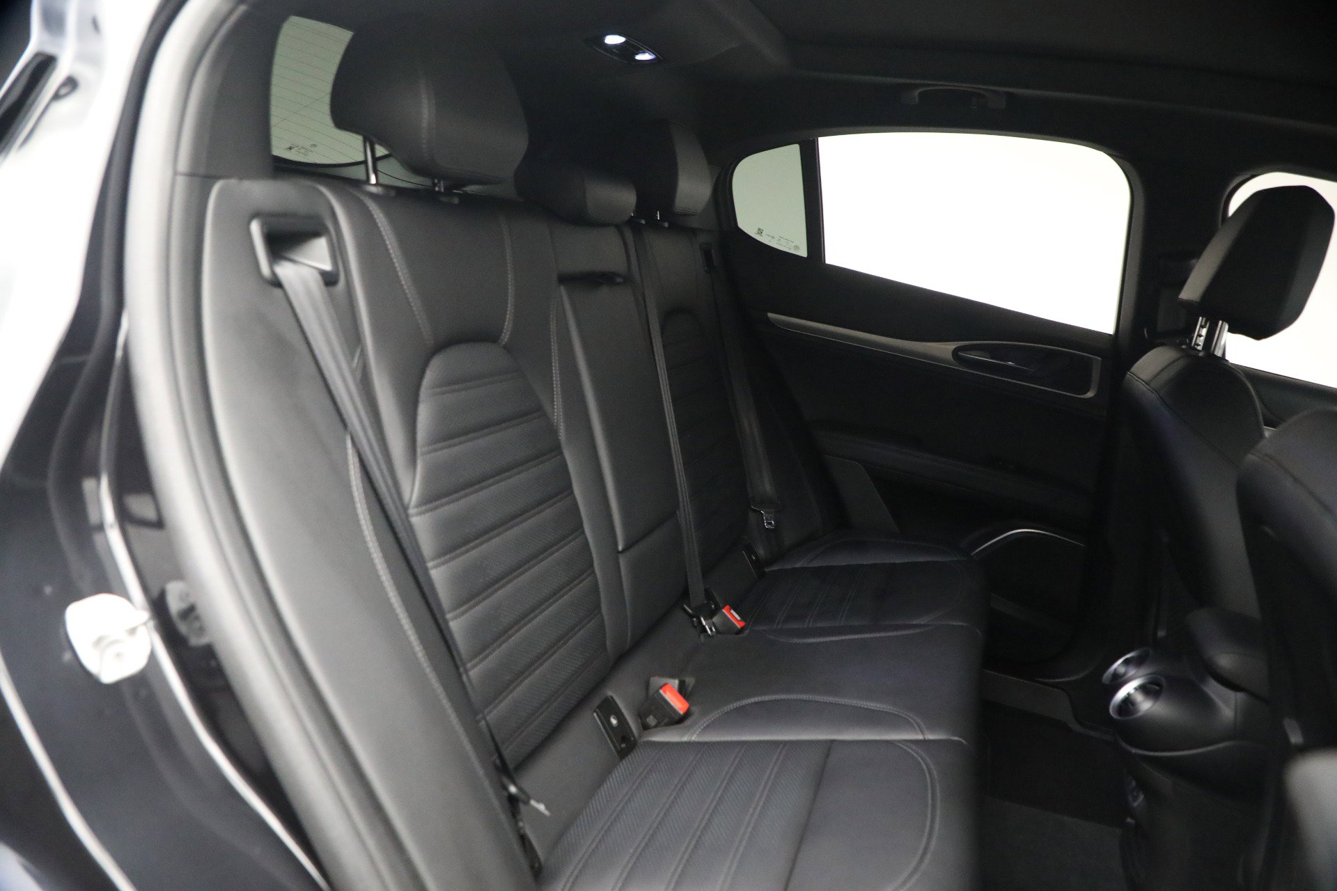 Used 2023 Alfa Romeo Stelvio Veloce AWD/4WD image 21