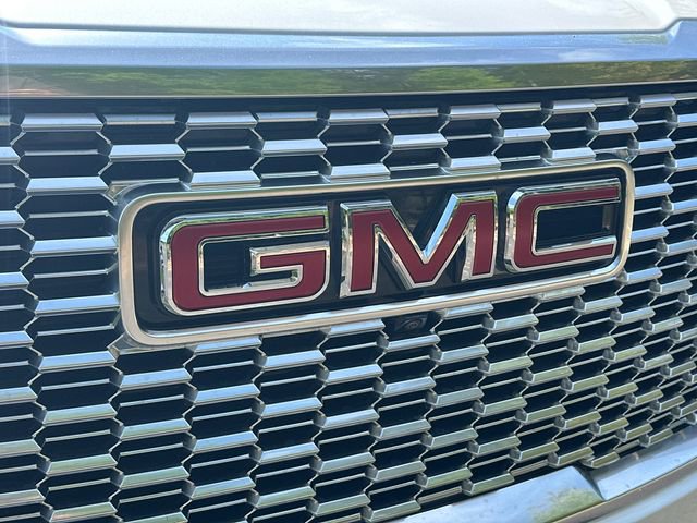 Used 2024 GMC Yukon Denali w/ Denali Reserve Package RWD image 17
