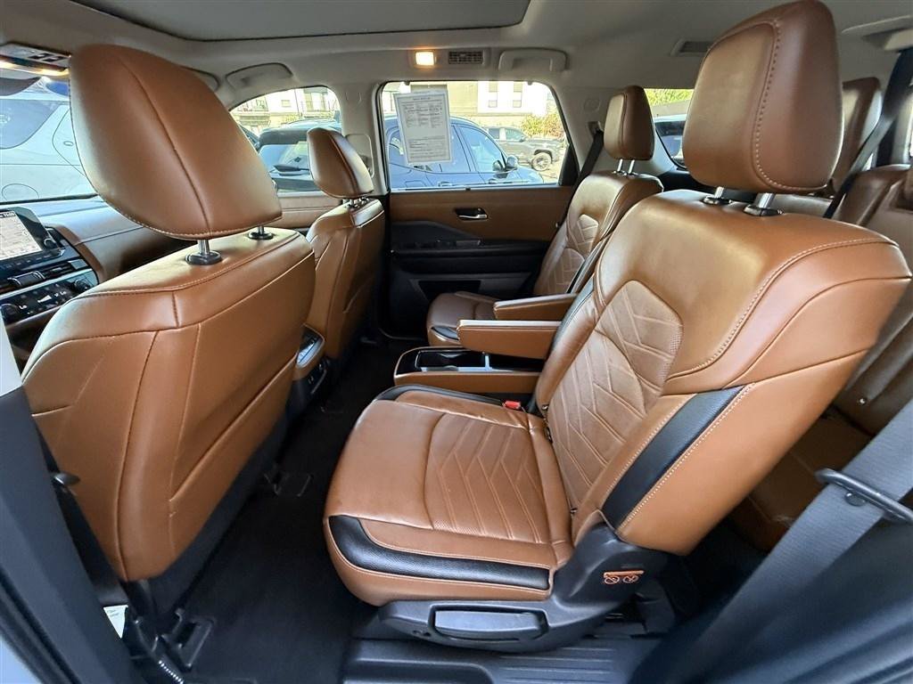 Used 2022 Nissan Pathfinder Platinum w/ Cargo Package AWD/4WD image 21