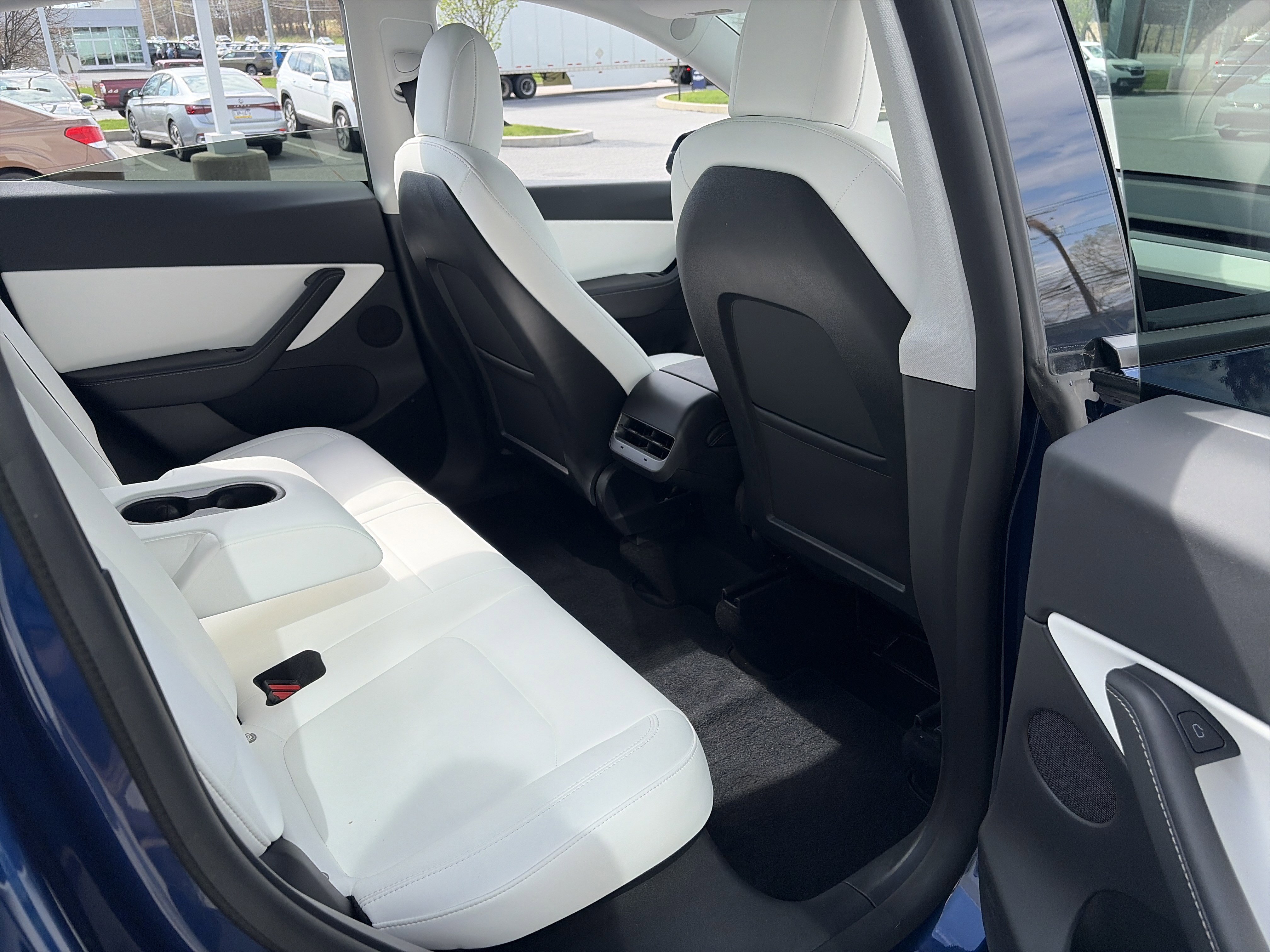 Used 2022 Tesla Model Y Long Range image 26