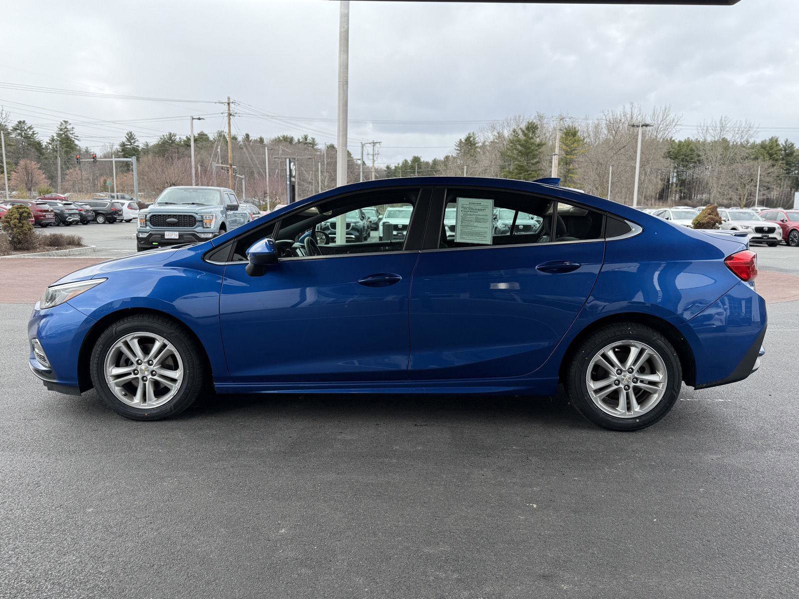 Used 2018 Chevrolet Cruze LT w/ Convenience Package image 8