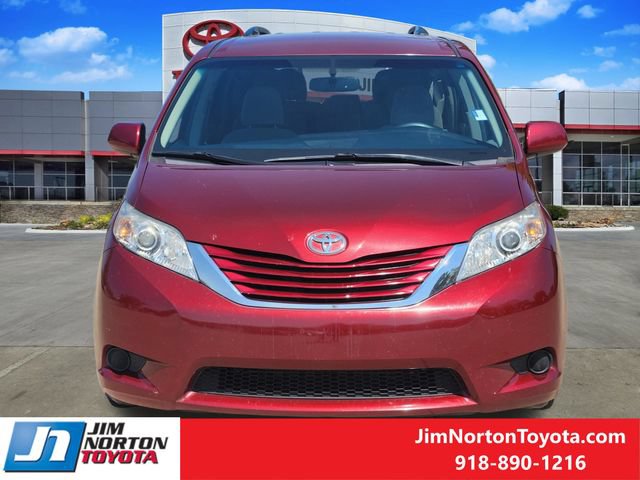 Used 2017 Toyota Sienna LE FWD video 2