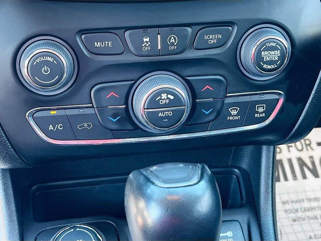 Used 2023 Jeep Cherokee Altitude Lux AWD/4WD image 16