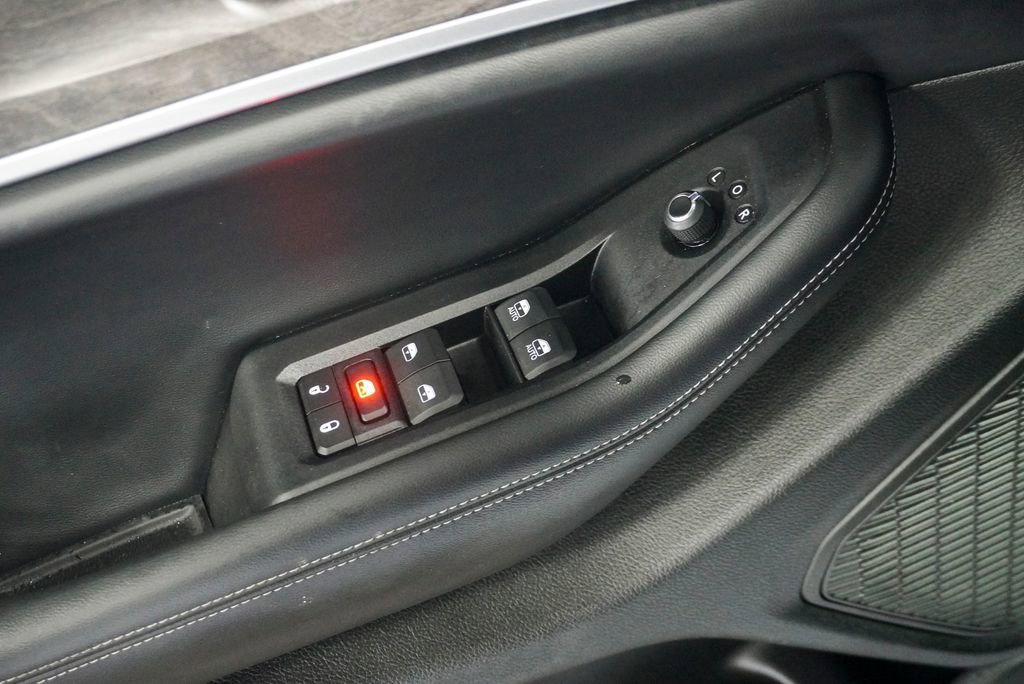 Used 2024 Jeep Grand Cherokee Limited w/ Luxury Tech Group II image 32