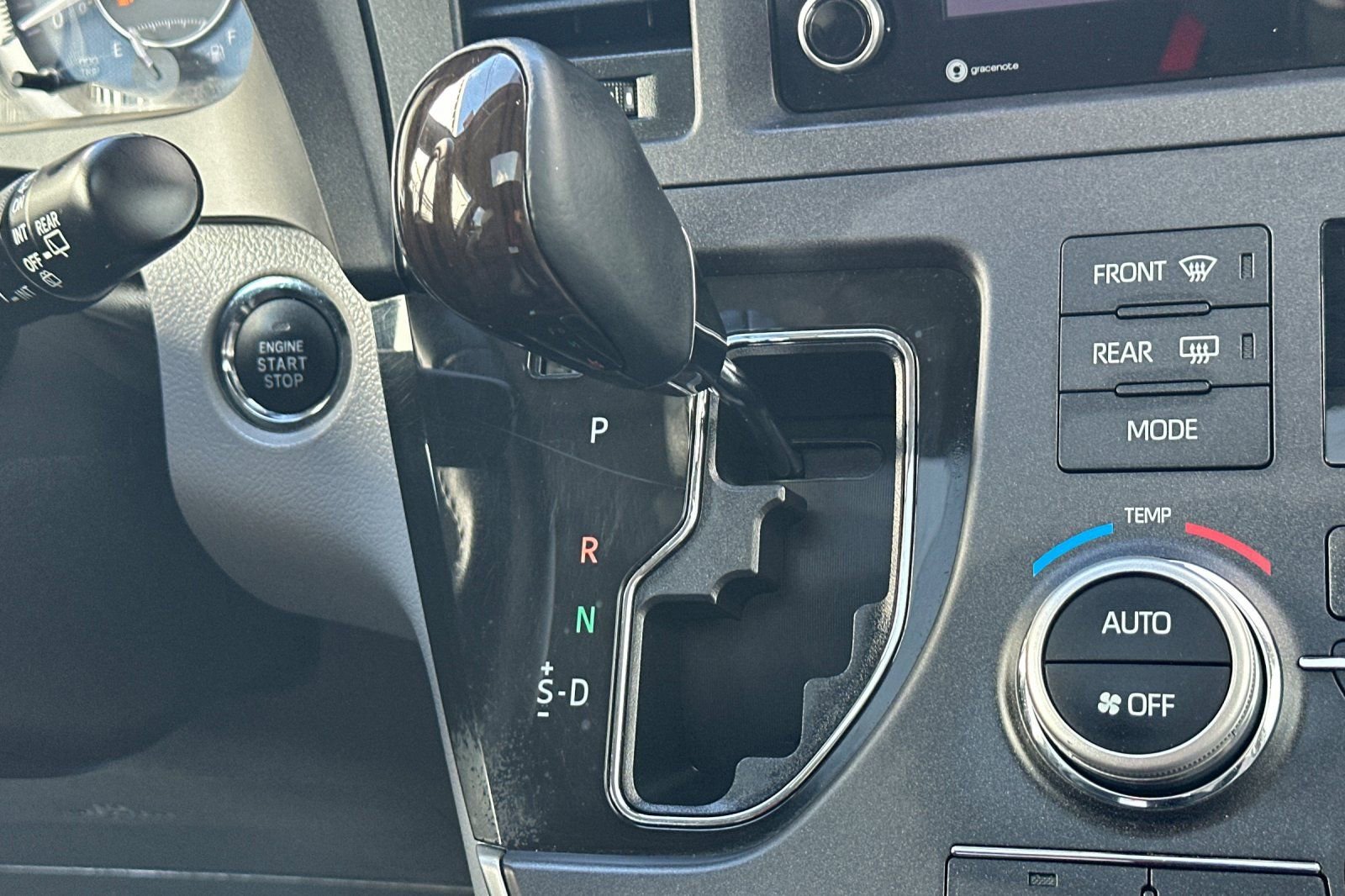 Used 2020 Toyota Sienna XLE FWD image 23